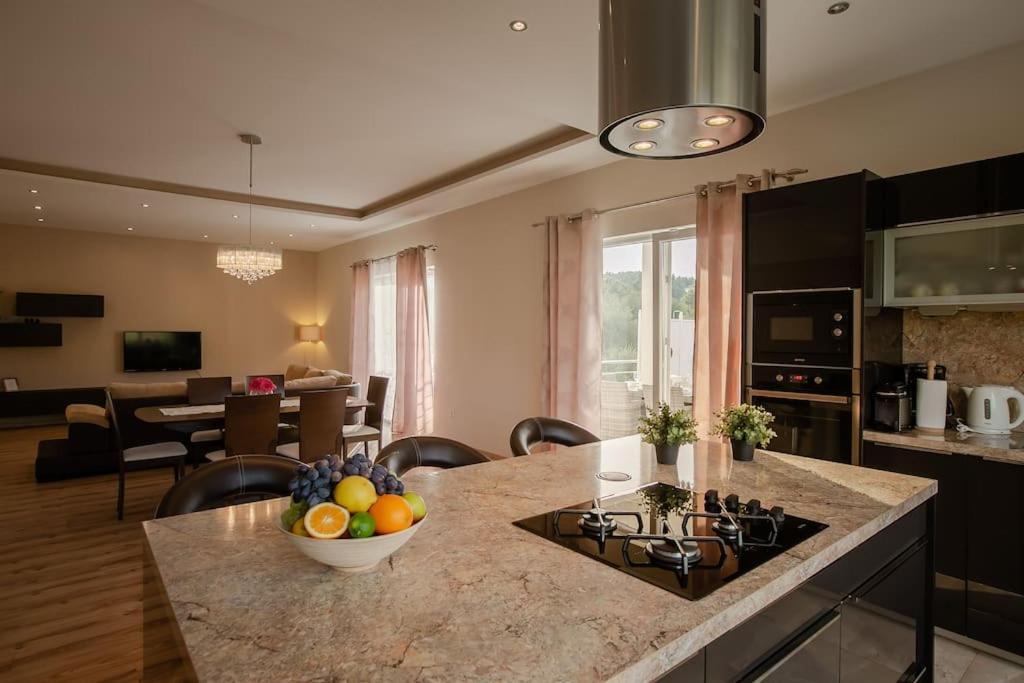 Villa Kora - Luxury Holiday Apartments لومباردا المظهر الخارجي الصورة