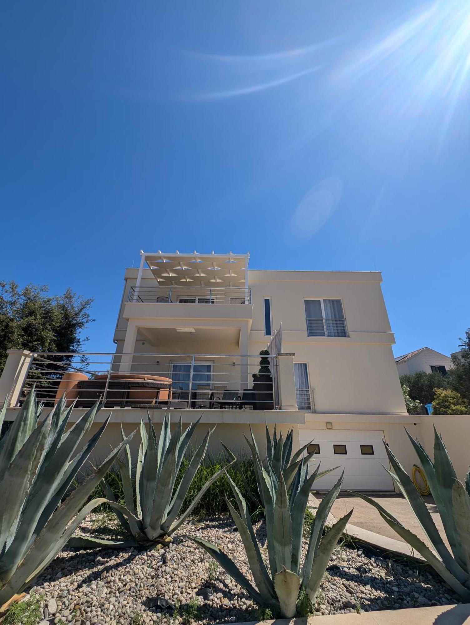 Villa Kora - Luxury Holiday Apartments لومباردا المظهر الخارجي الصورة